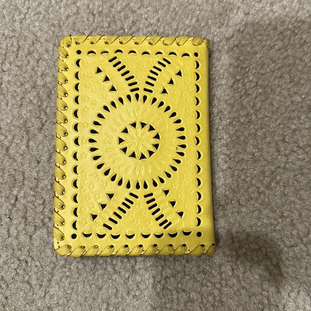 Cleobella passport wallet yellow - Picture 3 of 4